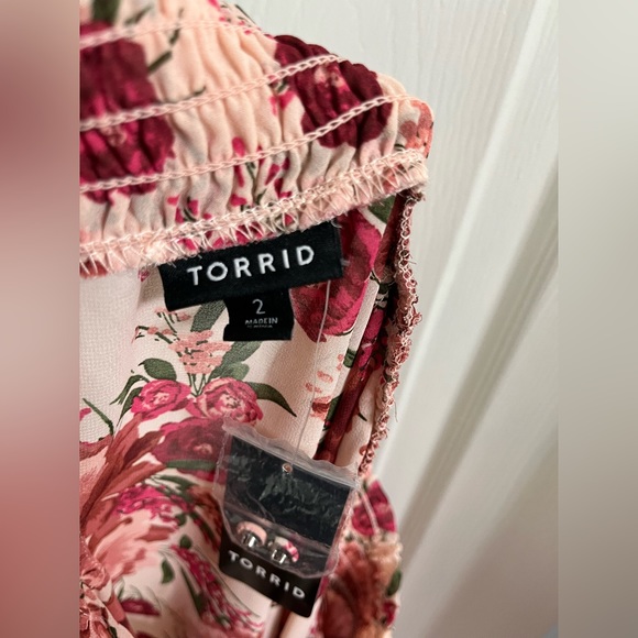Torrid Size 2 Floral Blouse 🩷 NEW WITH TAGS - Picture 8 of 12